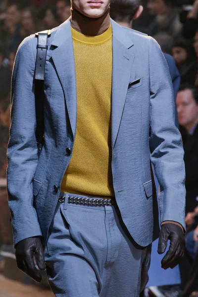 Look 77